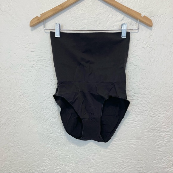 SKIMS Core Control Brief Black Onyx 4xl/5xl Shapewear - Picture 7 of 9